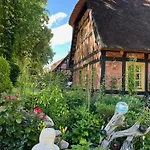 Pfarrhaus Tollensesee 아파트 *
